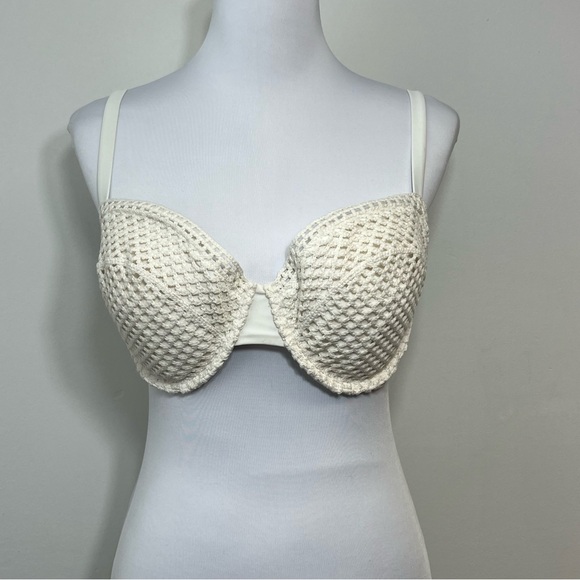 •new• SHADE & SHORE Crochet Bikini Top - Picture 2 of 4
